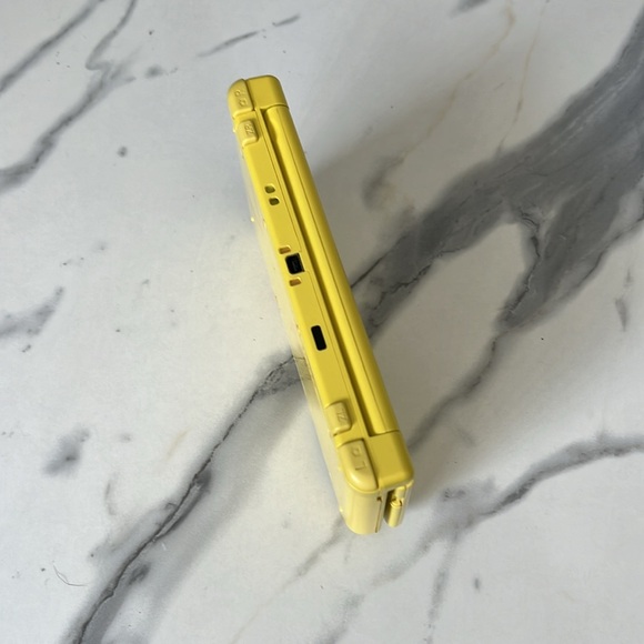 New Nintendo 3DS XL Pikachu Edition - Picture 7 of 8